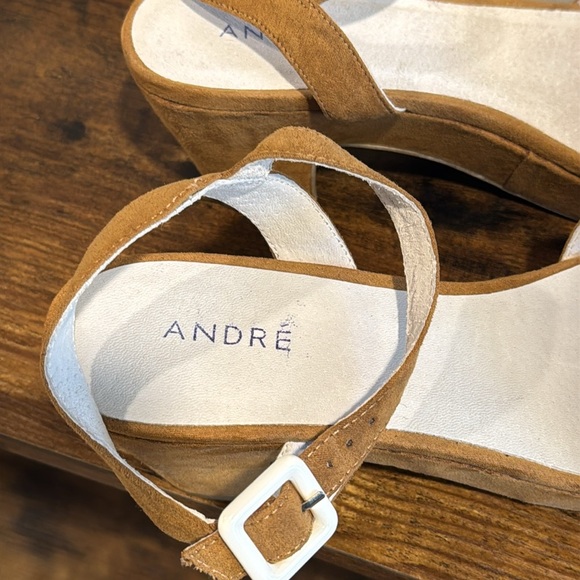 André Assous Womens  Sandals (Shoes size 40) or USA 8 1/2  tan and white stripe - Picture 8 of 11